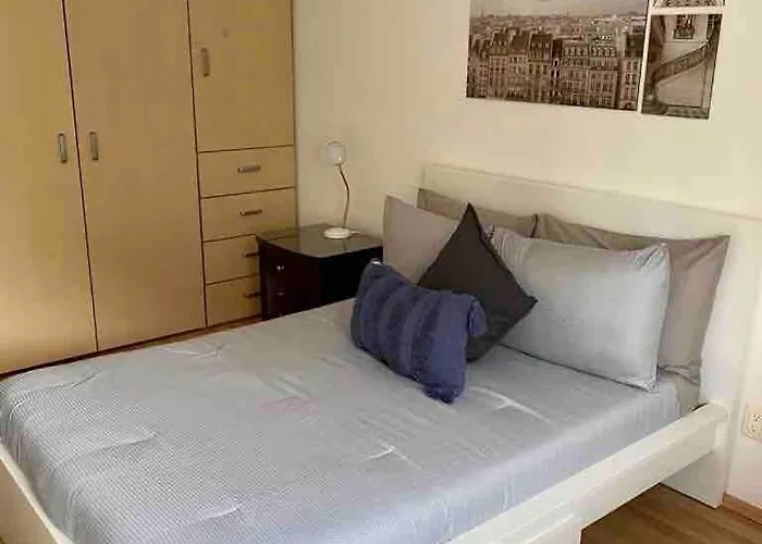 B106 - 2bdr - 2bth, Amazing Location Apartment *