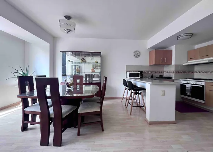B106 - 2bdr - 2bth, Amazing Location